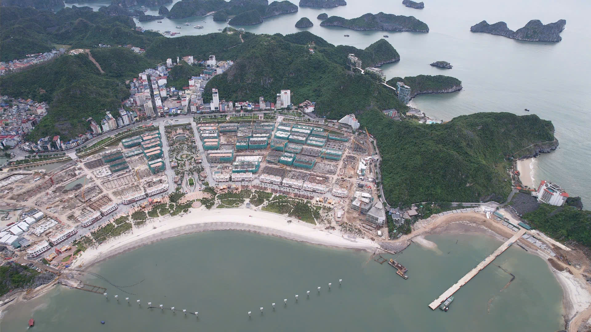 Toàn cảnh khu resort Cát Bà và tuyến intake biển