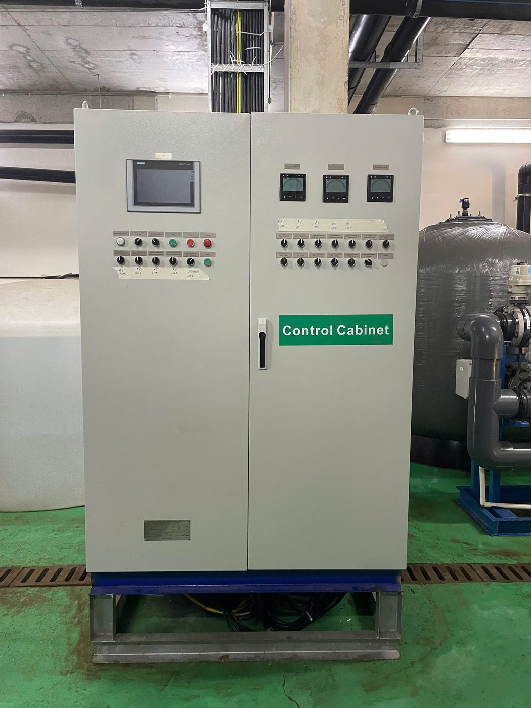 Tủ điều khiển trung tâm với màn hình HMI Siemens SIMATIC
