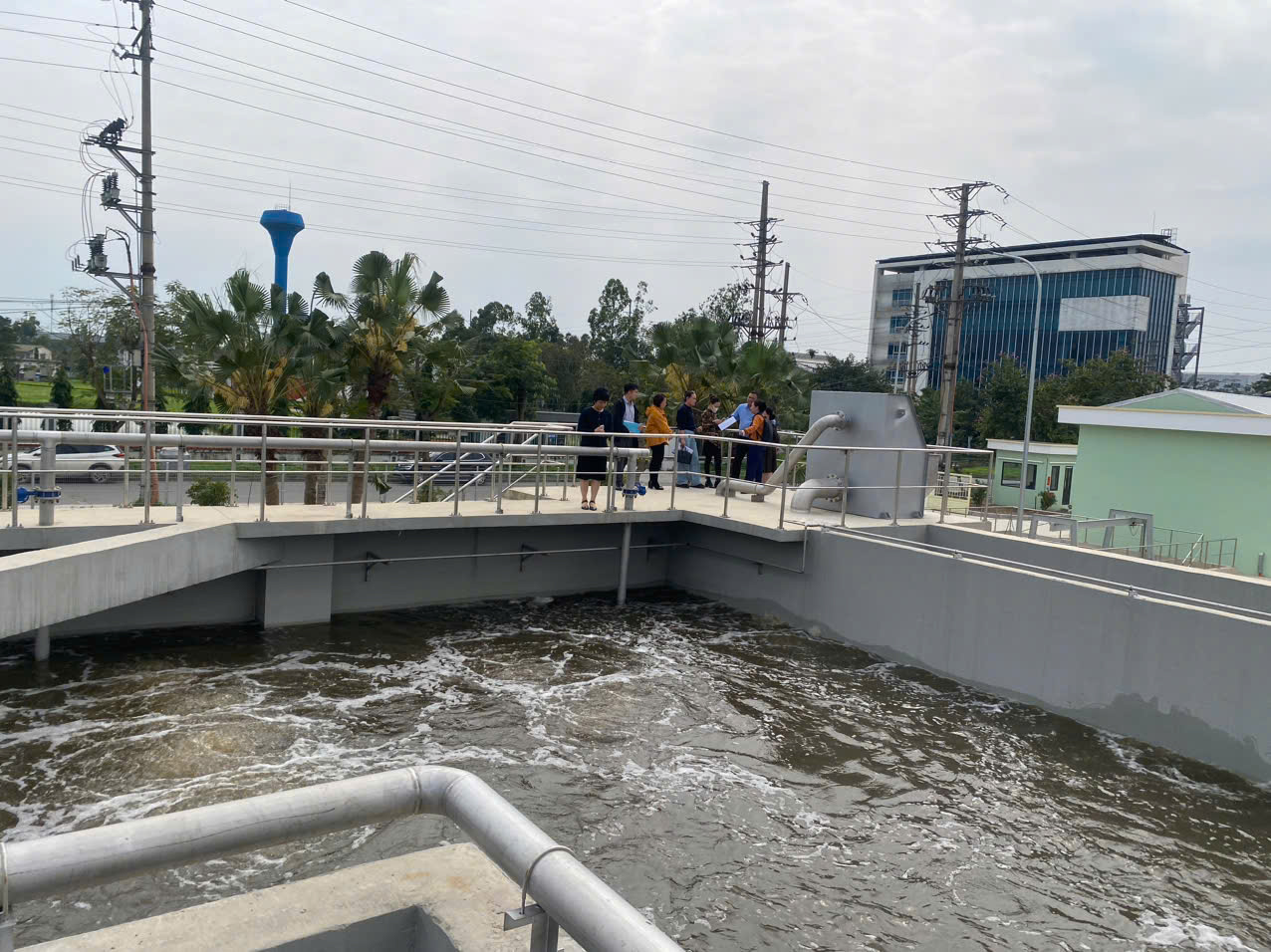Bể sinh học đang sục khí vận hành thử nghiệm